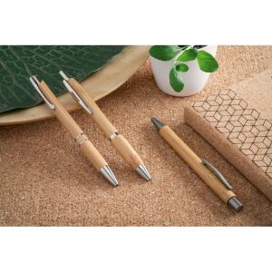 BETA BAMBOO. Бамбукова химикалка с клипс и метални детайли