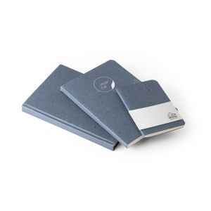 COFFEEPAD SEMI-RIGID. Тефтер A5 с полутвърда корица, изработена от отпадъци от люспи на кафе (65%)