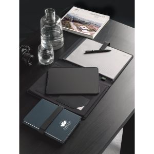 SANDERSON. Бележник A5 от 80% рециклирани материали (рециклиран полиестер и рециклиран PU) с два блока: линирани страници и обикновени страници