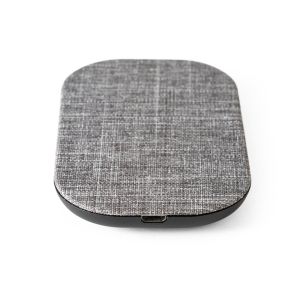 RENEWAL CHARGER. 10 W бързо безжично зарядно устройство, изработено от рециклиран PET (100% rPET)