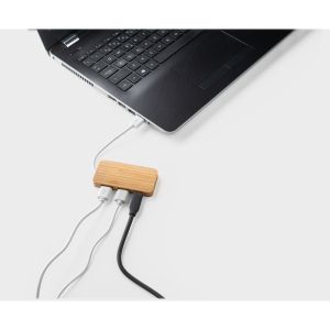 MOSER. ХЪБ с 2 USB-A и 1 USB-C порта в бамбуков цвят