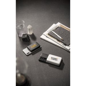 AMPERE 10. Магнитна захранваща батерия с капацитет 10 000 mAh и 15W супербързо безжично зарядно устройство от рециклиран ABS (100% rABS)