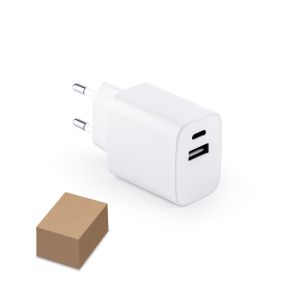 WEGENER. Захранващ адаптер с порт USB-A 18W и USB-C 20W от рециклиран ABS (100% rABS)