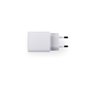 WEGENER. Захранващ адаптер с порт USB-A 18W и USB-C 20W от рециклиран ABS (100% rABS)
