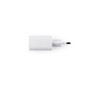 WEGENER. Захранващ адаптер с порт USB-A 18W и USB-C 20W от рециклиран ABS (100% rABS)